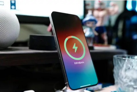 察哈尔右翼前苹果15换屏服务分享用什么充电器给iPhone15充电更好 